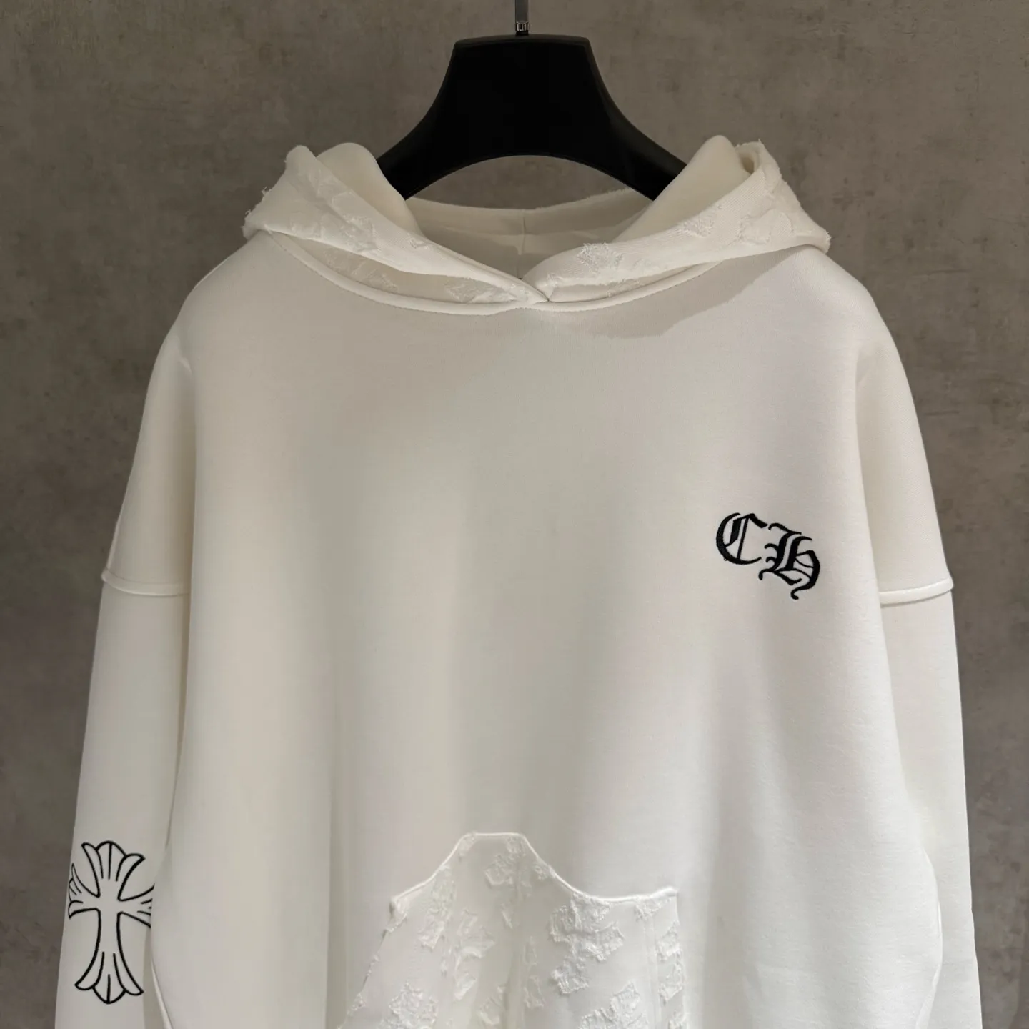 🅿️390 [Strict quality control] CH Croixin's new long-sleeved hooded sweatshirt. The fabric is made of heavy 480g double yarn fabric. The whole garment is washed. The front and rear panels are laser-burned. The ready-to-wear wash is loose. The fabric is stiff and stylish. It does not deform or shrink. Color: black, white, floral gray. Size: M-2xl
